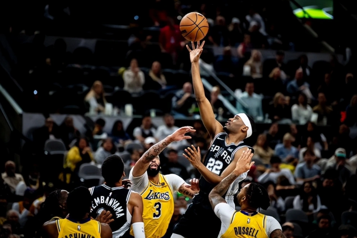  文班亚马盖帽盛宴震撼联盟，马刺防守提升显著